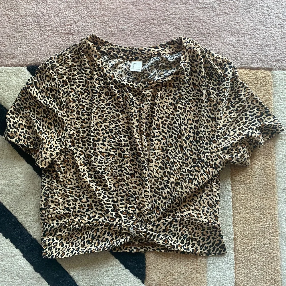 Leopard print crop top - Picture 1 of 3